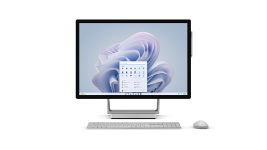 Prikaz sprijeda uređaja Surface Studio 2+ s tipkovnicom i mišem